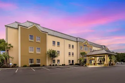 Photo 2 - Comfort Suites