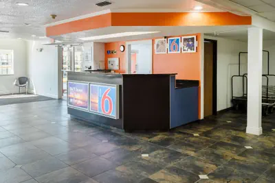 Photo 5 - Motel 6 Mobile, AL