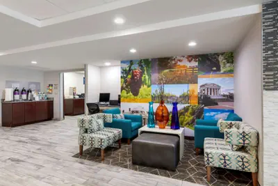 Photo 5 - Clarion Pointe Charlottesville