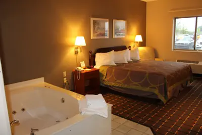 Photo 4 - Super 8 by Wyndham Valparaiso