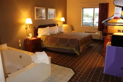 Photo 3 - Super 8 by Wyndham Valparaiso