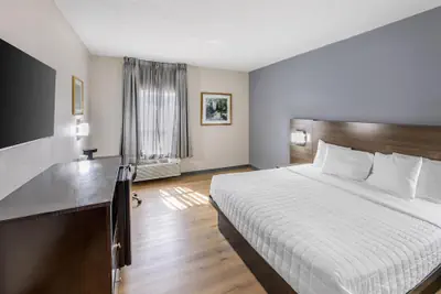 Photo 4 - SureStay Hotel by Best Western Morganton