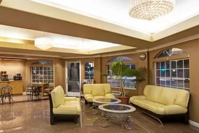 Photo 4 - Super 8 by Wyndham Los Angeles Downtown