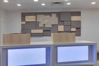 Photo 3 - Holiday Inn Express Orlando International Airport by IHG