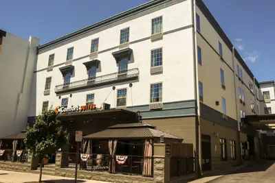 Photo 2 - Comfort Suites Downtown Carlisle