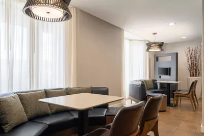 Photo 4 - Courtyard by Marriott Salt Lake City Airport
