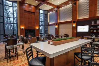Photo 5 - Courtyard by Marriott Seattle Sea-Tac Area