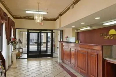 Photo 3 - Days Inn by Wyndham Covington