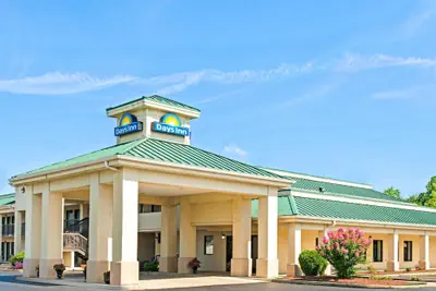 Photo 2 - Days Inn by Wyndham Covington
