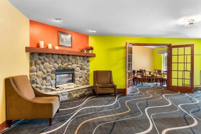 Photo 4 - Econo Lodge Inn & Suites Eau Claire South