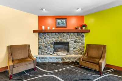 Photo 5 - Econo Lodge Inn & Suites Eau Claire South
