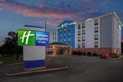 Photo 2 - Holiday Inn Express Suites Charleston by IHG