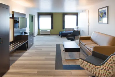 Photo 4 - Holiday Inn Express & Suites Worthington by IHG