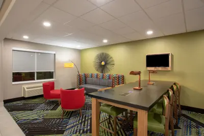 Photo 3 - Holiday Inn Express Hotel & Suites Columbus by IHG