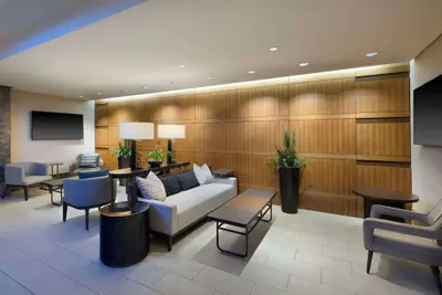 Photo 4 - Hilton Indianapolis Hotel & Suites