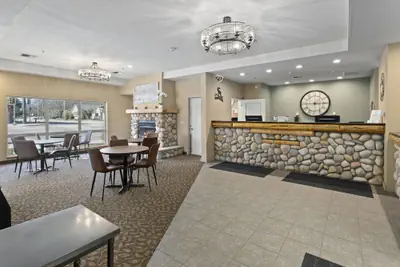 Photo 2 - Sandpoint Hotel & Suites Downtown