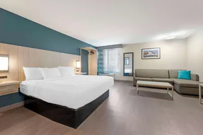 Photo 2 - Best Western Plus Lafayette Hotel University Area
