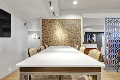 Photo 3 - Executive Residency by Best Western Navigator Inn & Suites