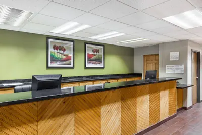 Photo 3 - Ramada by Wyndham Platte City KCI Airport