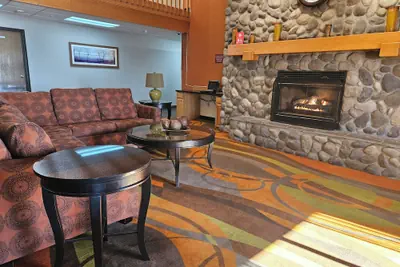 Photo 2 - Ramada by Wyndham Platte City KCI Airport
