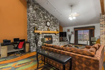 Photo 5 - Ramada by Wyndham Platte City KCI Airport