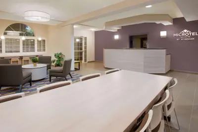 Photo 2 - Microtel Inn & Suites by Wyndham Leesburg/Mt Dora
