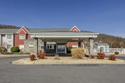 Photo 2 - Clarion Pointe Staunton East