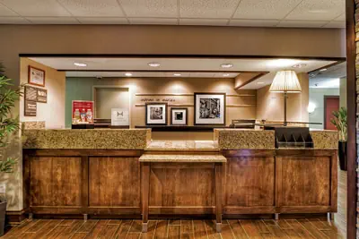 Photo 2 - Hampton Inn Marion