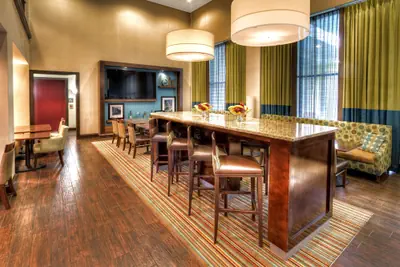 Photo 4 - Hampton Inn Marion