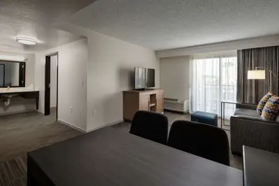 Photo 5 - Hampton Inn & Suites Anaheim Garden Grove