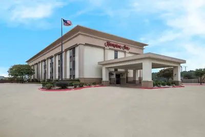 Photo 2 - Hampton Inn Marshall