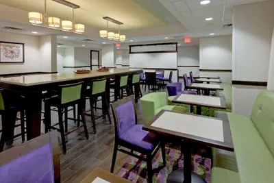Photo 5 - Hampton Inn Dumfries/Quantico