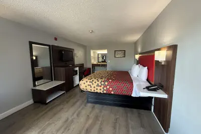 Photo 2 - Econo Lodge Ruther Glen