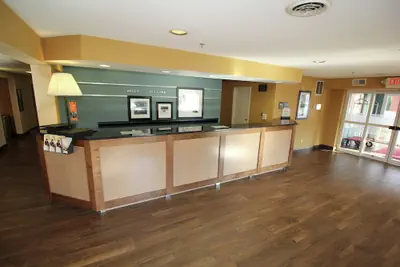 Photo 3 - Hampton Inn Sandusky-Central