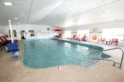 Photo 2 - Hampton Inn Sandusky-Central