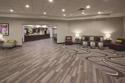 Photo 2 - Bloom Hotel
