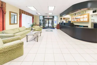 Photo 2 - Days Inn by Wyndham Luray Shenandoah