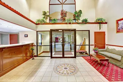 Photo 3 - Days Inn & Suites by Wyndham Louisville SW