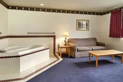 Photo 3 - Super 8 by Wyndham Morgantown