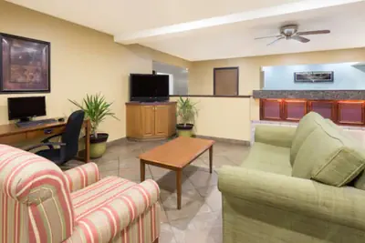 Photo 2 - Super 8 by Wyndham Morgantown