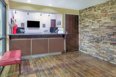 Photo 3 - Super 8 by Wyndham New Braunfels I-35