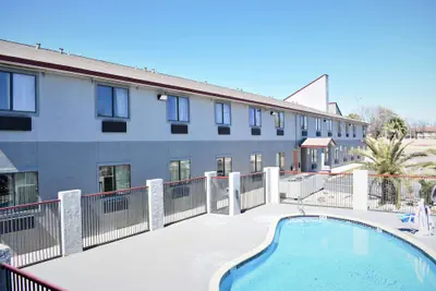 Photo 2 - Super 8 by Wyndham New Braunfels I-35