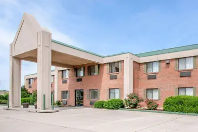 Photo 2 - Econo Lodge Dexter