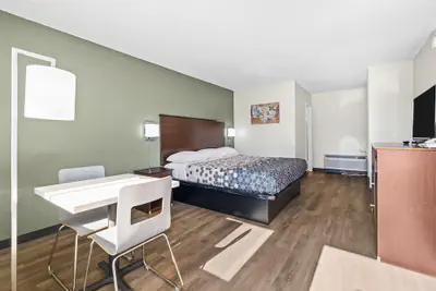 Photo 2 - Bend Inn & Suites