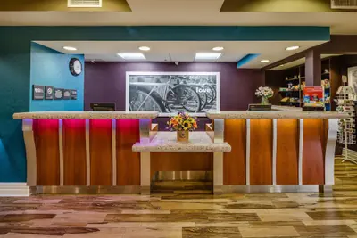 Photo 5 - Hampton Inn San Francisco Airport