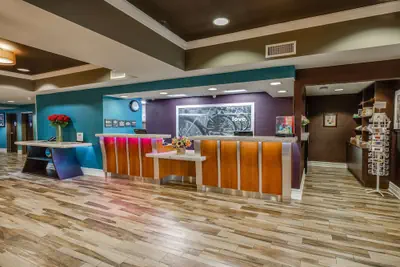 Photo 4 - Hampton Inn San Francisco Airport