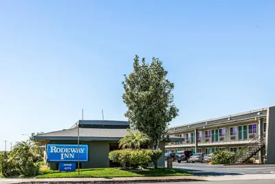 Photo 2 - Rodeway Inn Ontario Airport Mills