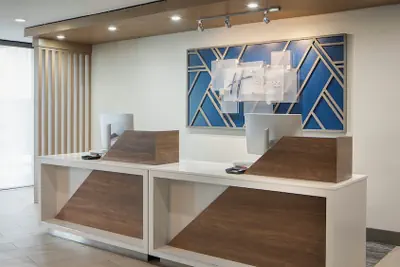 Photo 2 - Holiday Inn Express Dallas Medical-Market Center by IHG
