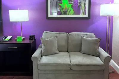 Photo 5 - La Quinta Inn & Suites by Wyndham Orlando Universal area