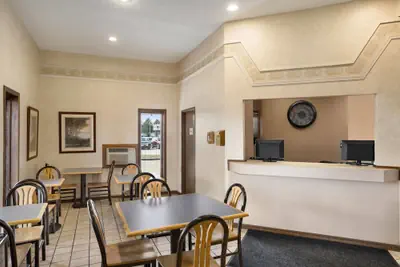 Photo 3 - Super 8 by Wyndham Carbondale